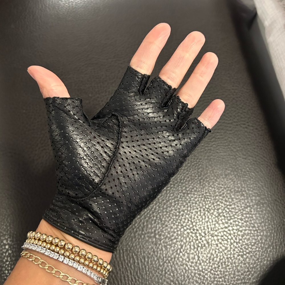 Armani Exchanges Leather Gloves, Excellent Condit… - image 5